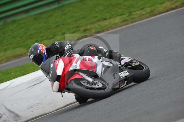 Mallory park Leicestershire;Mallory park photographs;Motorcycle action photographs;event digital images;eventdigitalimages;mallory park;no limits trackday;peter wileman photography;trackday;trackday digital images;trackday photos