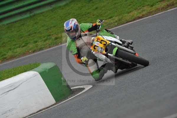 Mallory park Leicestershire;Mallory park photographs;Motorcycle action photographs;event digital images;eventdigitalimages;mallory park;no limits trackday;peter wileman photography;trackday;trackday digital images;trackday photos