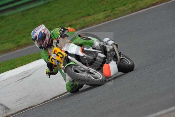 Mallory park Leicestershire;Mallory park photographs;Motorcycle action photographs;event digital images;eventdigitalimages;mallory park;no limits trackday;peter wileman photography;trackday;trackday digital images;trackday photos