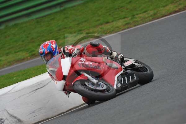 Mallory park Leicestershire;Mallory park photographs;Motorcycle action photographs;event digital images;eventdigitalimages;mallory park;no limits trackday;peter wileman photography;trackday;trackday digital images;trackday photos