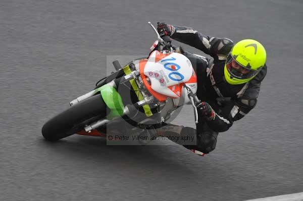 Mallory park Leicestershire;Mallory park photographs;Motorcycle action photographs;event digital images;eventdigitalimages;mallory park;no limits trackday;peter wileman photography;trackday;trackday digital images;trackday photos