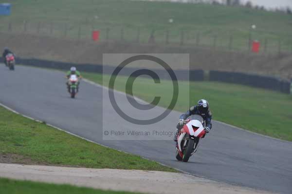 Mallory park Leicestershire;Mallory park photographs;Motorcycle action photographs;event digital images;eventdigitalimages;mallory park;no limits trackday;peter wileman photography;trackday;trackday digital images;trackday photos