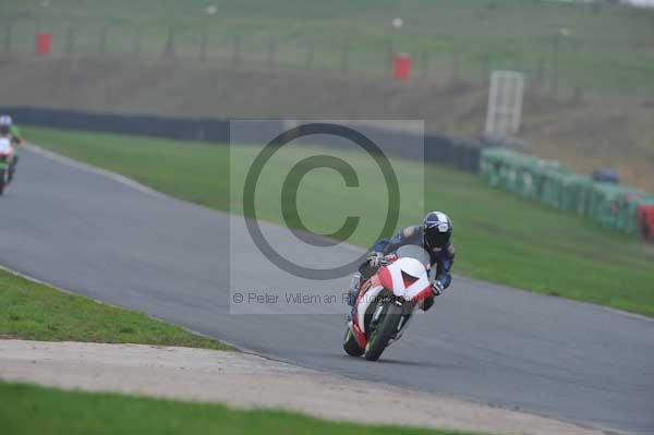 Mallory park Leicestershire;Mallory park photographs;Motorcycle action photographs;event digital images;eventdigitalimages;mallory park;no limits trackday;peter wileman photography;trackday;trackday digital images;trackday photos