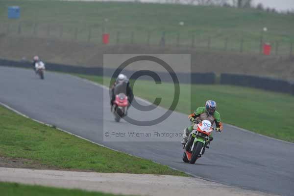Mallory park Leicestershire;Mallory park photographs;Motorcycle action photographs;event digital images;eventdigitalimages;mallory park;no limits trackday;peter wileman photography;trackday;trackday digital images;trackday photos