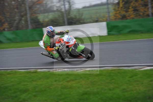 Mallory park Leicestershire;Mallory park photographs;Motorcycle action photographs;event digital images;eventdigitalimages;mallory park;no limits trackday;peter wileman photography;trackday;trackday digital images;trackday photos