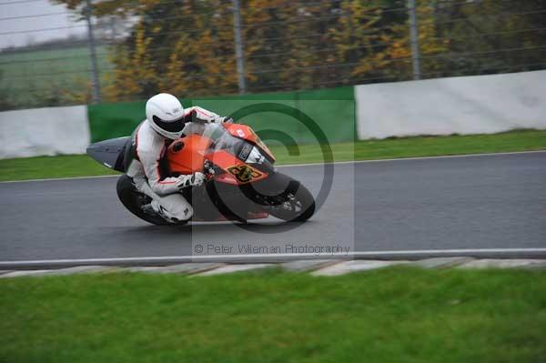 Mallory park Leicestershire;Mallory park photographs;Motorcycle action photographs;event digital images;eventdigitalimages;mallory park;no limits trackday;peter wileman photography;trackday;trackday digital images;trackday photos