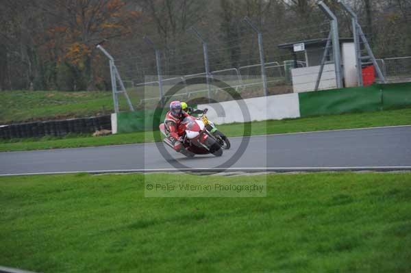 Mallory park Leicestershire;Mallory park photographs;Motorcycle action photographs;event digital images;eventdigitalimages;mallory park;no limits trackday;peter wileman photography;trackday;trackday digital images;trackday photos