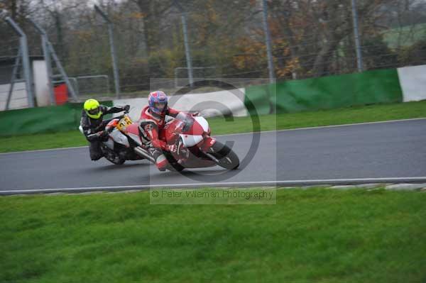 Mallory park Leicestershire;Mallory park photographs;Motorcycle action photographs;event digital images;eventdigitalimages;mallory park;no limits trackday;peter wileman photography;trackday;trackday digital images;trackday photos