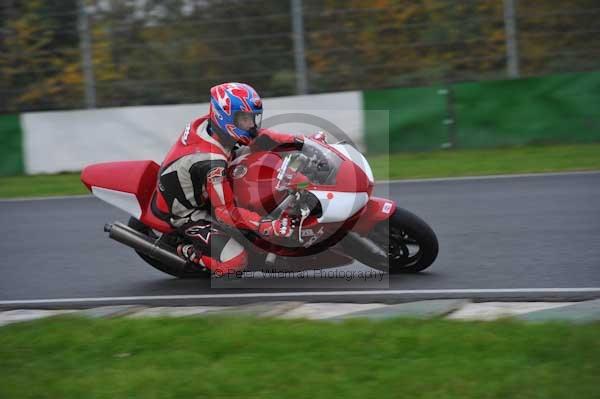 Mallory park Leicestershire;Mallory park photographs;Motorcycle action photographs;event digital images;eventdigitalimages;mallory park;no limits trackday;peter wileman photography;trackday;trackday digital images;trackday photos