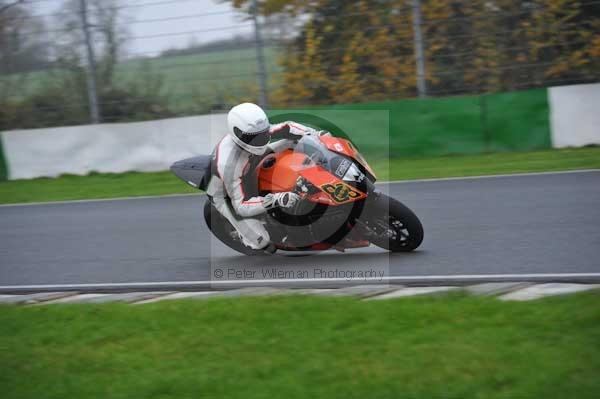 Mallory park Leicestershire;Mallory park photographs;Motorcycle action photographs;event digital images;eventdigitalimages;mallory park;no limits trackday;peter wileman photography;trackday;trackday digital images;trackday photos
