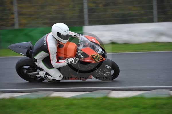 Mallory park Leicestershire;Mallory park photographs;Motorcycle action photographs;event digital images;eventdigitalimages;mallory park;no limits trackday;peter wileman photography;trackday;trackday digital images;trackday photos