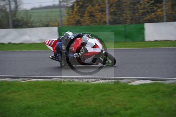 Mallory park Leicestershire;Mallory park photographs;Motorcycle action photographs;event digital images;eventdigitalimages;mallory park;no limits trackday;peter wileman photography;trackday;trackday digital images;trackday photos
