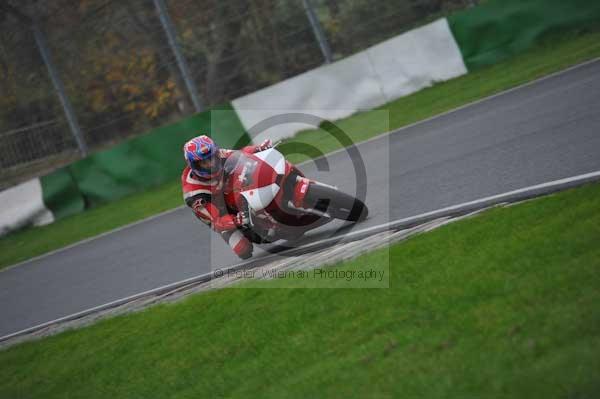Mallory park Leicestershire;Mallory park photographs;Motorcycle action photographs;event digital images;eventdigitalimages;mallory park;no limits trackday;peter wileman photography;trackday;trackday digital images;trackday photos