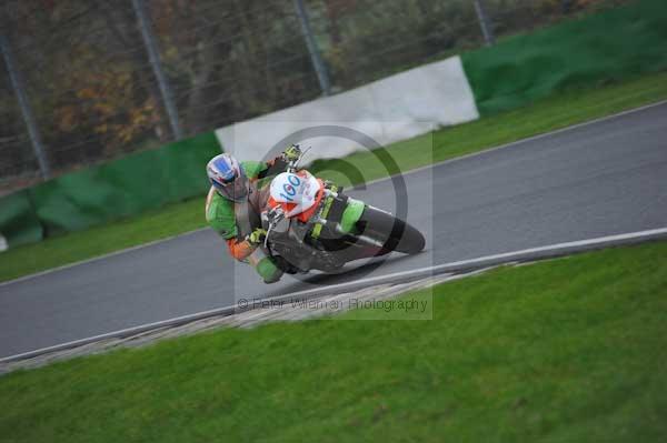 Mallory park Leicestershire;Mallory park photographs;Motorcycle action photographs;event digital images;eventdigitalimages;mallory park;no limits trackday;peter wileman photography;trackday;trackday digital images;trackday photos