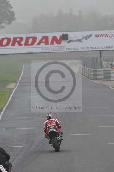 Mallory park Leicestershire;Mallory park photographs;Motorcycle action photographs;event digital images;eventdigitalimages;mallory park;no limits trackday;peter wileman photography;trackday;trackday digital images;trackday photos