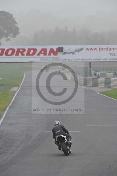 Mallory park Leicestershire;Mallory park photographs;Motorcycle action photographs;event digital images;eventdigitalimages;mallory park;no limits trackday;peter wileman photography;trackday;trackday digital images;trackday photos