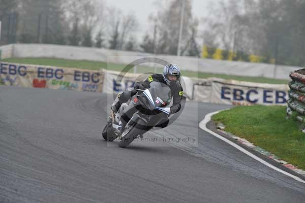 Mallory park Leicestershire;Mallory park photographs;Motorcycle action photographs;event digital images;eventdigitalimages;mallory park;no limits trackday;peter wileman photography;trackday;trackday digital images;trackday photos