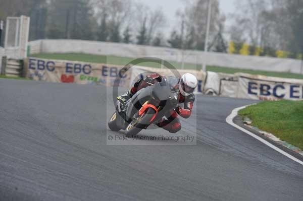 Mallory park Leicestershire;Mallory park photographs;Motorcycle action photographs;event digital images;eventdigitalimages;mallory park;no limits trackday;peter wileman photography;trackday;trackday digital images;trackday photos