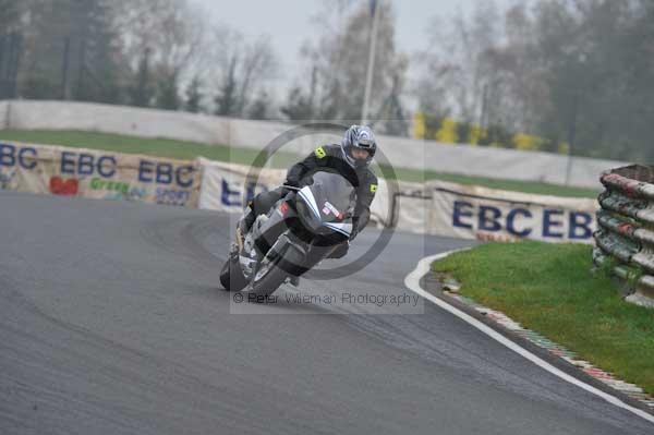 Mallory park Leicestershire;Mallory park photographs;Motorcycle action photographs;event digital images;eventdigitalimages;mallory park;no limits trackday;peter wileman photography;trackday;trackday digital images;trackday photos