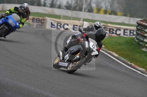 Mallory park Leicestershire;Mallory park photographs;Motorcycle action photographs;event digital images;eventdigitalimages;mallory park;no limits trackday;peter wileman photography;trackday;trackday digital images;trackday photos