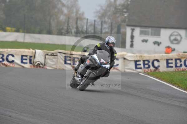 Mallory park Leicestershire;Mallory park photographs;Motorcycle action photographs;event digital images;eventdigitalimages;mallory park;no limits trackday;peter wileman photography;trackday;trackday digital images;trackday photos