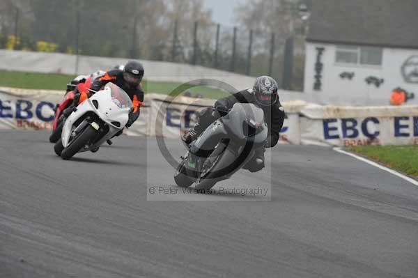 Mallory park Leicestershire;Mallory park photographs;Motorcycle action photographs;event digital images;eventdigitalimages;mallory park;no limits trackday;peter wileman photography;trackday;trackday digital images;trackday photos