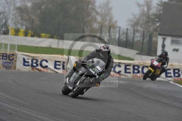 Mallory park Leicestershire;Mallory park photographs;Motorcycle action photographs;event digital images;eventdigitalimages;mallory park;no limits trackday;peter wileman photography;trackday;trackday digital images;trackday photos