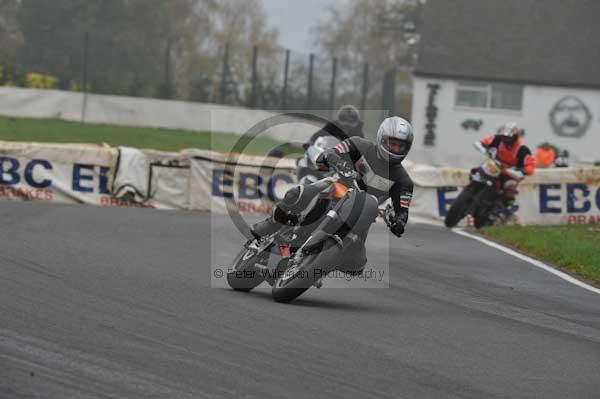Mallory park Leicestershire;Mallory park photographs;Motorcycle action photographs;event digital images;eventdigitalimages;mallory park;no limits trackday;peter wileman photography;trackday;trackday digital images;trackday photos