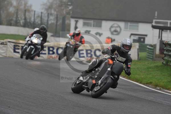 Mallory park Leicestershire;Mallory park photographs;Motorcycle action photographs;event digital images;eventdigitalimages;mallory park;no limits trackday;peter wileman photography;trackday;trackday digital images;trackday photos