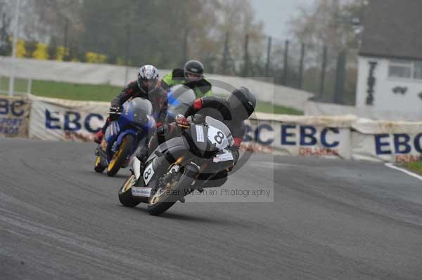 Mallory park Leicestershire;Mallory park photographs;Motorcycle action photographs;event digital images;eventdigitalimages;mallory park;no limits trackday;peter wileman photography;trackday;trackday digital images;trackday photos