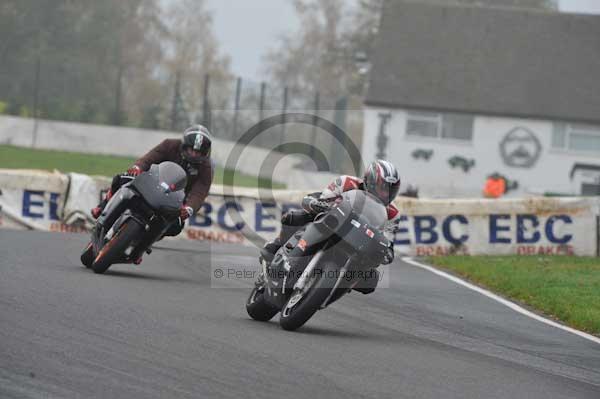 Mallory park Leicestershire;Mallory park photographs;Motorcycle action photographs;event digital images;eventdigitalimages;mallory park;no limits trackday;peter wileman photography;trackday;trackday digital images;trackday photos