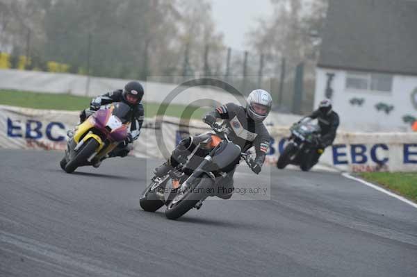 Mallory park Leicestershire;Mallory park photographs;Motorcycle action photographs;event digital images;eventdigitalimages;mallory park;no limits trackday;peter wileman photography;trackday;trackday digital images;trackday photos