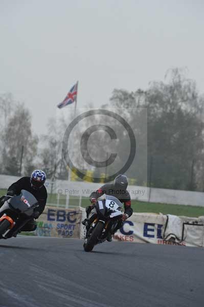 Mallory park Leicestershire;Mallory park photographs;Motorcycle action photographs;event digital images;eventdigitalimages;mallory park;no limits trackday;peter wileman photography;trackday;trackday digital images;trackday photos