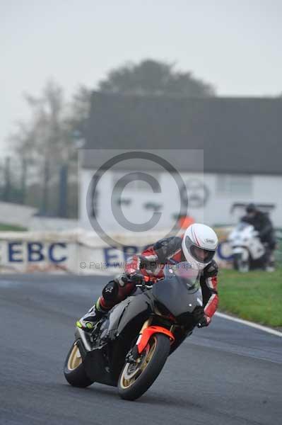 Mallory park Leicestershire;Mallory park photographs;Motorcycle action photographs;event digital images;eventdigitalimages;mallory park;no limits trackday;peter wileman photography;trackday;trackday digital images;trackday photos