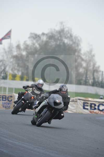 Mallory park Leicestershire;Mallory park photographs;Motorcycle action photographs;event digital images;eventdigitalimages;mallory park;no limits trackday;peter wileman photography;trackday;trackday digital images;trackday photos