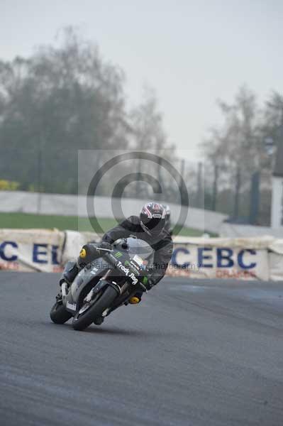 Mallory park Leicestershire;Mallory park photographs;Motorcycle action photographs;event digital images;eventdigitalimages;mallory park;no limits trackday;peter wileman photography;trackday;trackday digital images;trackday photos