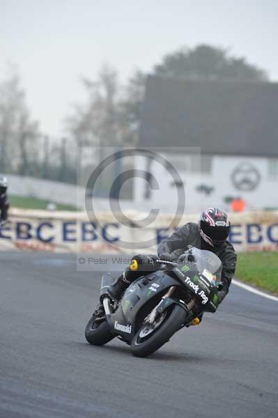 Mallory park Leicestershire;Mallory park photographs;Motorcycle action photographs;event digital images;eventdigitalimages;mallory park;no limits trackday;peter wileman photography;trackday;trackday digital images;trackday photos