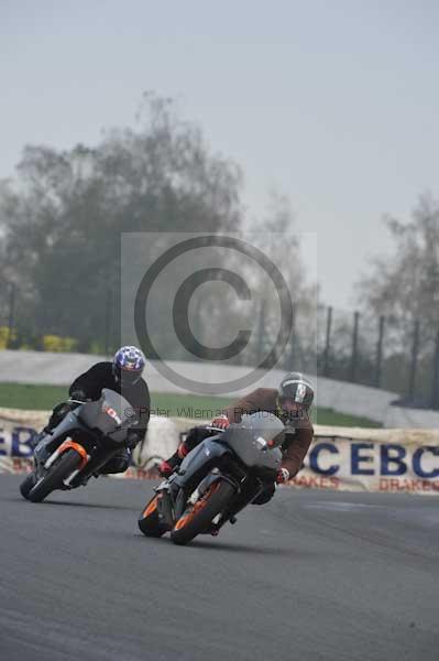 Mallory park Leicestershire;Mallory park photographs;Motorcycle action photographs;event digital images;eventdigitalimages;mallory park;no limits trackday;peter wileman photography;trackday;trackday digital images;trackday photos