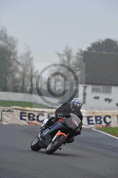 Mallory park Leicestershire;Mallory park photographs;Motorcycle action photographs;event digital images;eventdigitalimages;mallory park;no limits trackday;peter wileman photography;trackday;trackday digital images;trackday photos