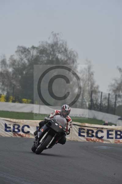 Mallory park Leicestershire;Mallory park photographs;Motorcycle action photographs;event digital images;eventdigitalimages;mallory park;no limits trackday;peter wileman photography;trackday;trackday digital images;trackday photos