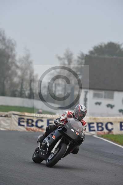Mallory park Leicestershire;Mallory park photographs;Motorcycle action photographs;event digital images;eventdigitalimages;mallory park;no limits trackday;peter wileman photography;trackday;trackday digital images;trackday photos
