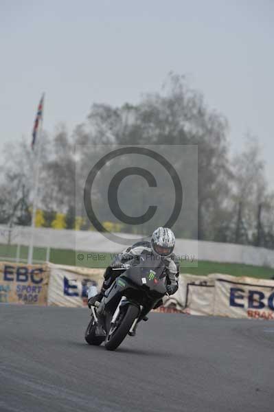 Mallory park Leicestershire;Mallory park photographs;Motorcycle action photographs;event digital images;eventdigitalimages;mallory park;no limits trackday;peter wileman photography;trackday;trackday digital images;trackday photos
