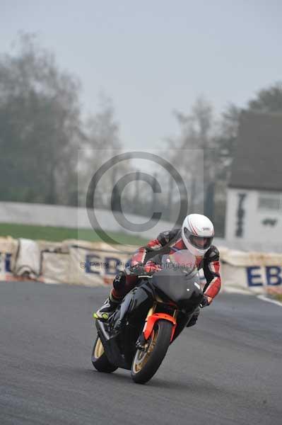 Mallory park Leicestershire;Mallory park photographs;Motorcycle action photographs;event digital images;eventdigitalimages;mallory park;no limits trackday;peter wileman photography;trackday;trackday digital images;trackday photos