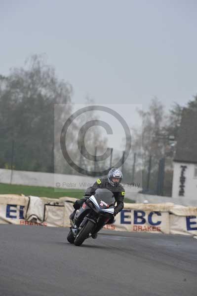 Mallory park Leicestershire;Mallory park photographs;Motorcycle action photographs;event digital images;eventdigitalimages;mallory park;no limits trackday;peter wileman photography;trackday;trackday digital images;trackday photos
