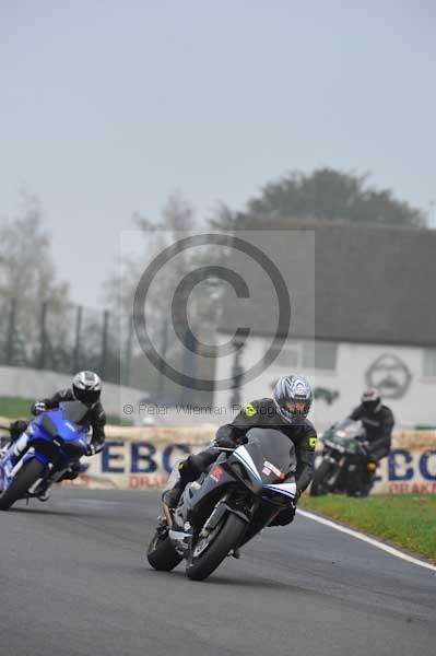 Mallory park Leicestershire;Mallory park photographs;Motorcycle action photographs;event digital images;eventdigitalimages;mallory park;no limits trackday;peter wileman photography;trackday;trackday digital images;trackday photos