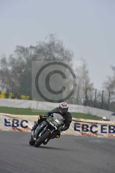 Mallory park Leicestershire;Mallory park photographs;Motorcycle action photographs;event digital images;eventdigitalimages;mallory park;no limits trackday;peter wileman photography;trackday;trackday digital images;trackday photos