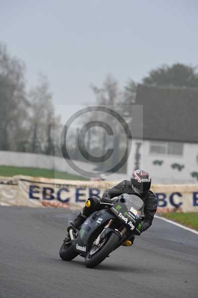 Mallory park Leicestershire;Mallory park photographs;Motorcycle action photographs;event digital images;eventdigitalimages;mallory park;no limits trackday;peter wileman photography;trackday;trackday digital images;trackday photos