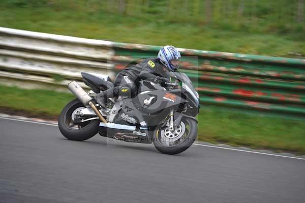 Mallory park Leicestershire;Mallory park photographs;Motorcycle action photographs;event digital images;eventdigitalimages;mallory park;no limits trackday;peter wileman photography;trackday;trackday digital images;trackday photos