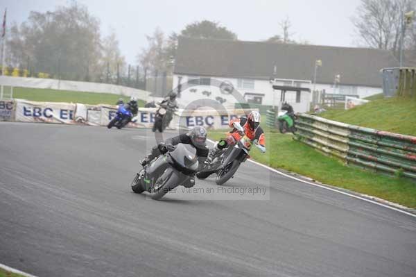 Mallory park Leicestershire;Mallory park photographs;Motorcycle action photographs;event digital images;eventdigitalimages;mallory park;no limits trackday;peter wileman photography;trackday;trackday digital images;trackday photos