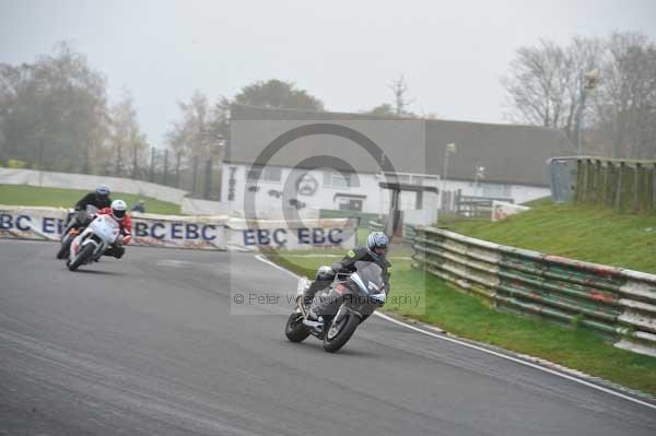 Mallory park Leicestershire;Mallory park photographs;Motorcycle action photographs;event digital images;eventdigitalimages;mallory park;no limits trackday;peter wileman photography;trackday;trackday digital images;trackday photos